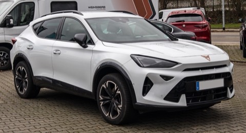 Cupra Formentor actualizado, blanco, de tres cuartos delantero
