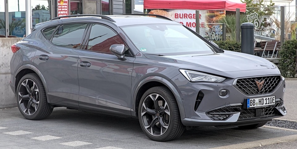 CUPRA Formentor gris de tres cuartos delantero