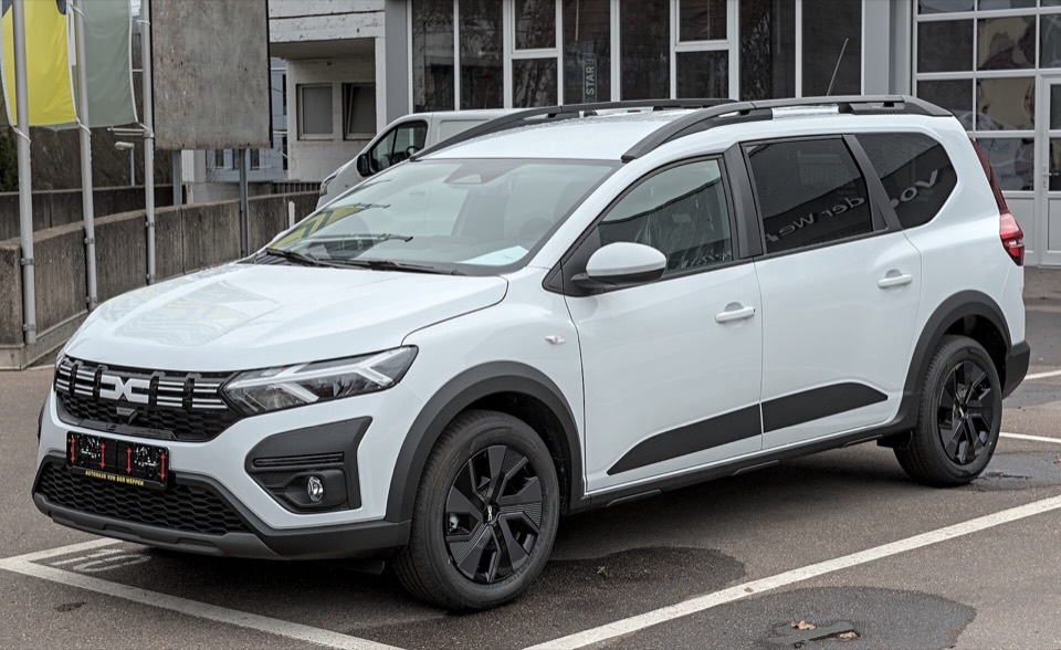 Dacia Jogger blanco de tres cuartos delantero