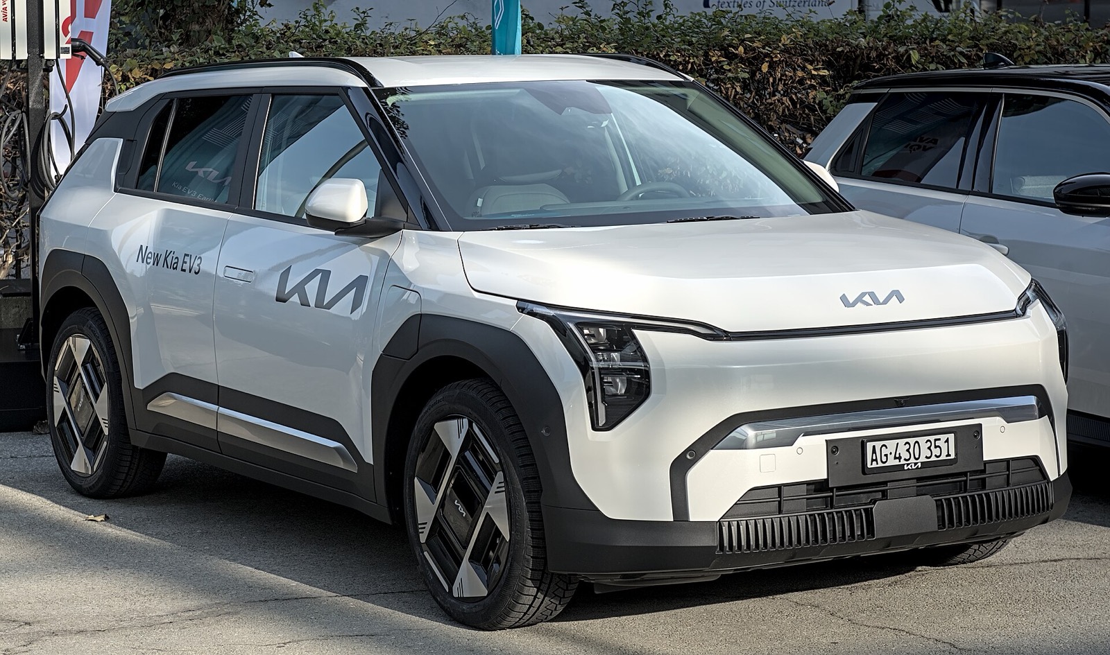 Kia EV3 eléctrico expuesto en un salón del automóvil
