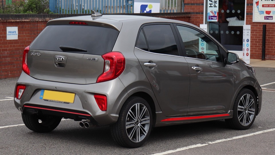 Kia Picanto GT-Line gris de tres cuartos trasero