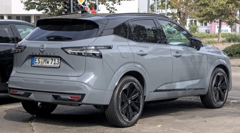 Nissan Qashqai plata de tres cuartos trasero