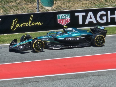 Fernando Alonso en el circuito de Barcelona en 2025