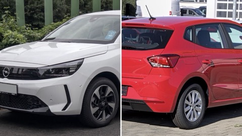 Opel Corsa y SEAT Ibiza uno junto al otro, en una imagen dividida en dos mitades