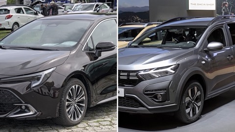 Toyota Corolla y Dacia Jogger uno junto al otro, en una imagen dividida en dos mitades