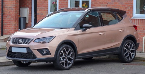 SEAT Arona color bronce de tres cuartos delantero