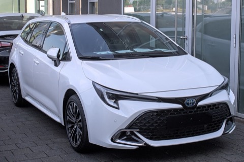 Toyota Corolla Touring Sports híbrido blanco de tres cuartos delantero