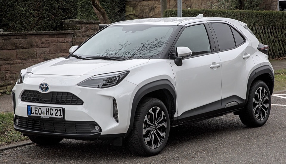 Toyota Yaris Cross blanco de tres cuartos delantero